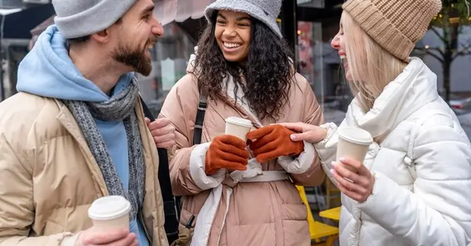 Зимові шапки для людей із чутливою шкірою: як вибрати теплий головний убір, який не дратує шкіру голови?